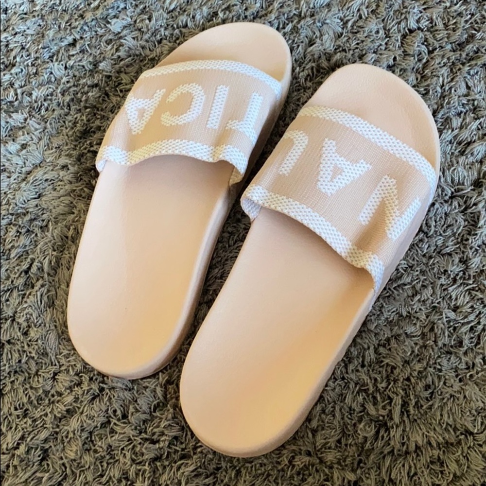 Nautica slides